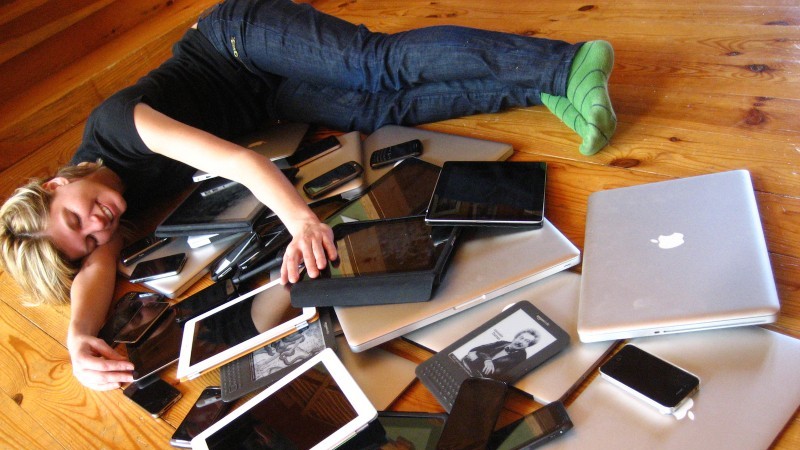 Cuddling with multiple devices - Wikimedia - Lic. Creative Commons