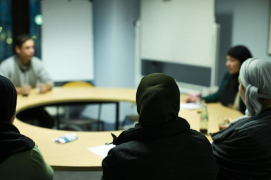 Uit de resultaten blijkt dat moslims zich aanzienlijk engageren als vrijwilliger. 35% van de ondervraagde moslims geeft aan zich onbezoldigd in te zetten in verschillende delen van de samenleving.